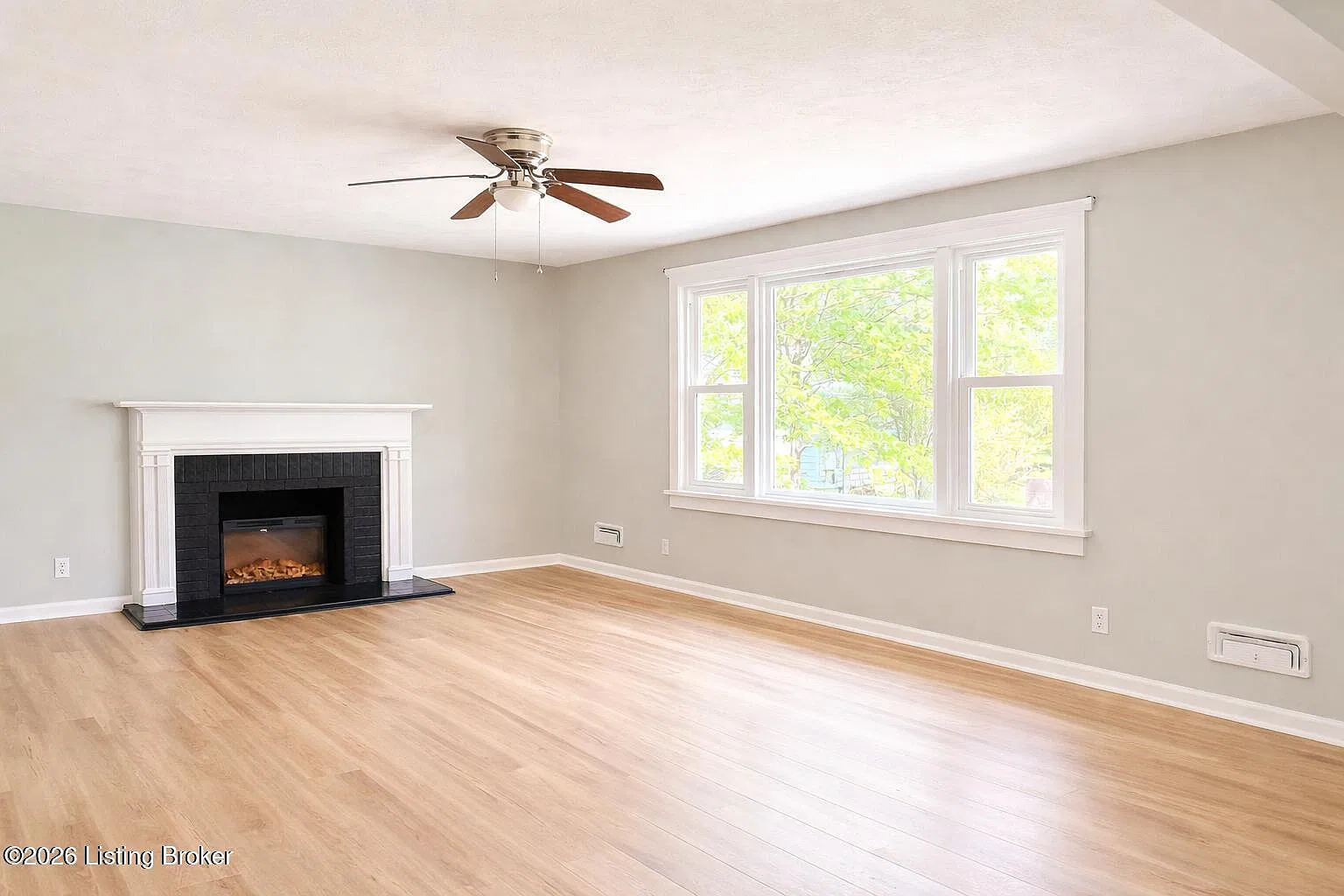 3 bed, 2.0 bath, 1856 sqft, $2,250 — Photo 2