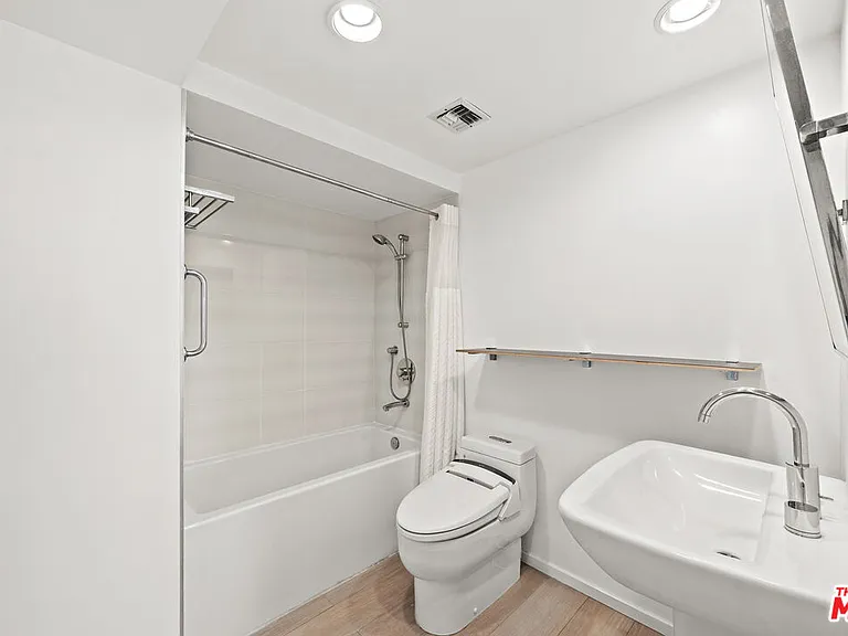 4316 Marina City Dr #1033 — Photo 24