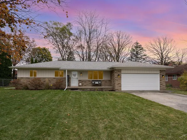 2774 Dunmore Dr, Saginaw, MI 48603