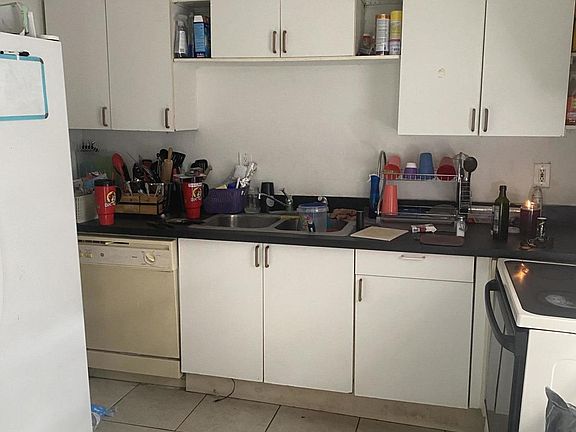 3rd image of 440 Alamanda St