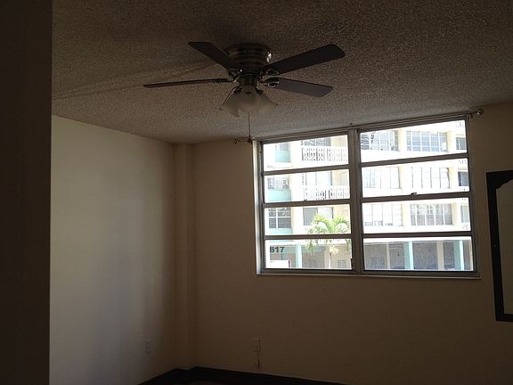 2 ceiling fans in bedrooms