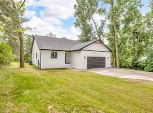 10781 Woodbrook Dr, Cement City, MI 49233