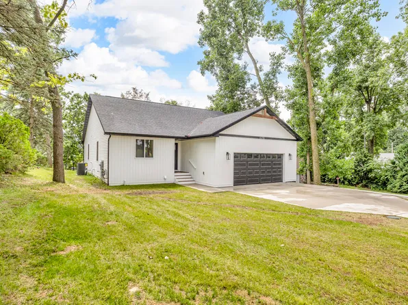 10781 Woodbrook Dr, Cement City, MI 49233