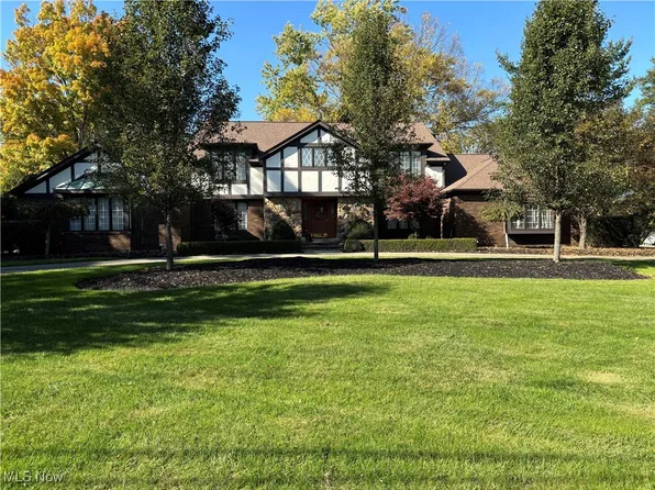 9851 Fitzwater Rd, Brecksville, OH 44141