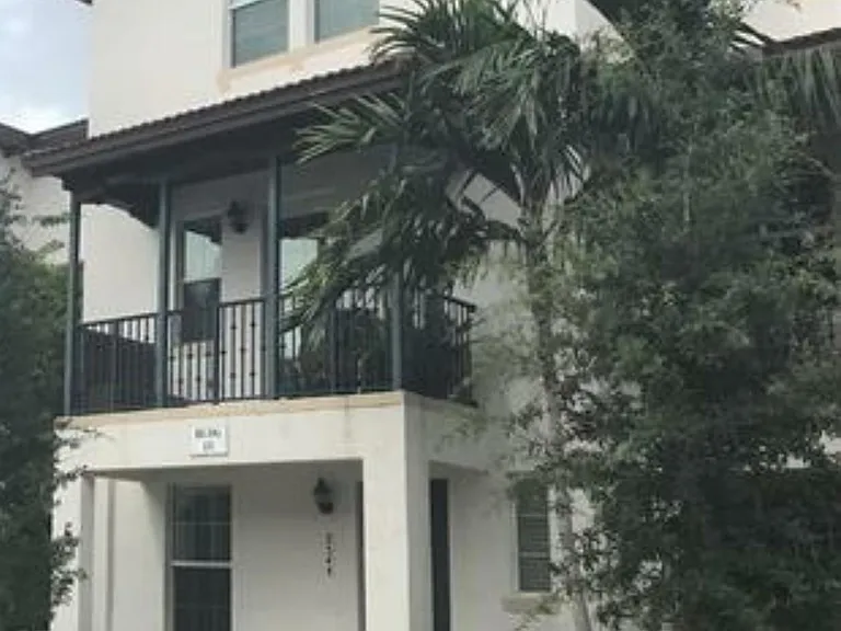 11900 SW 27th Ct — Photo 2