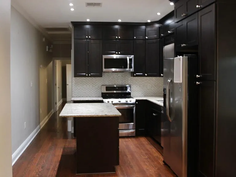2228 Magnolia St — Photo 2