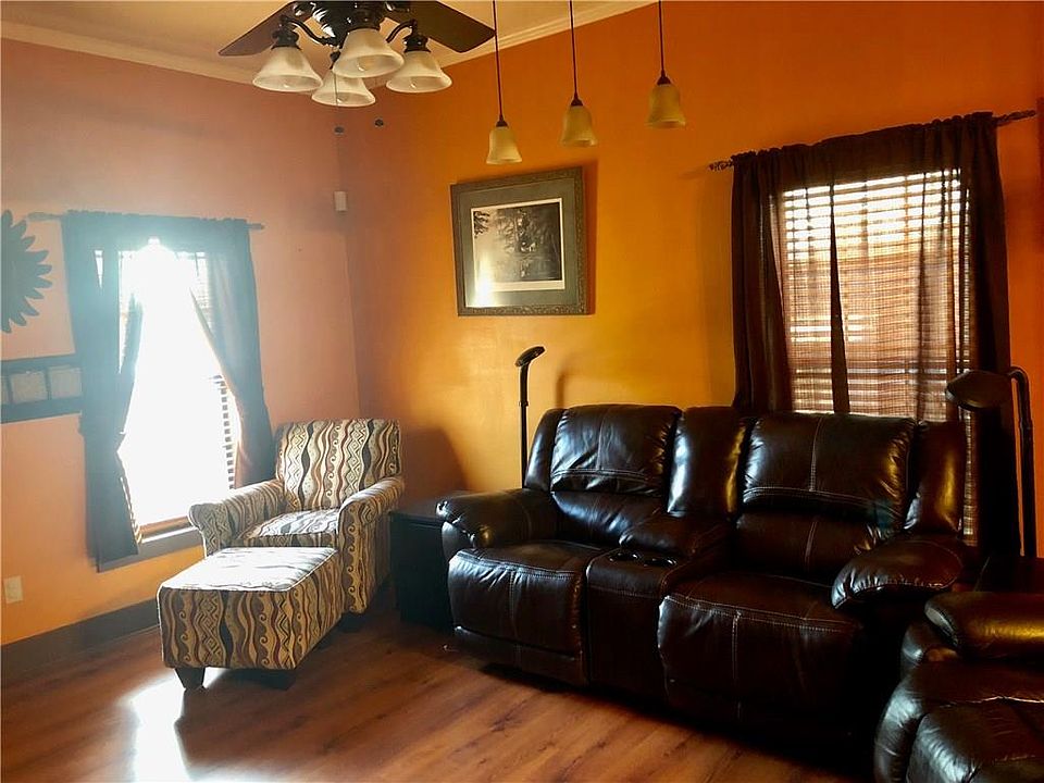 2nd image of 1033 18th St