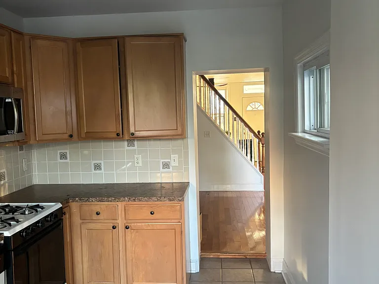 315 N Orange St — Photo 11