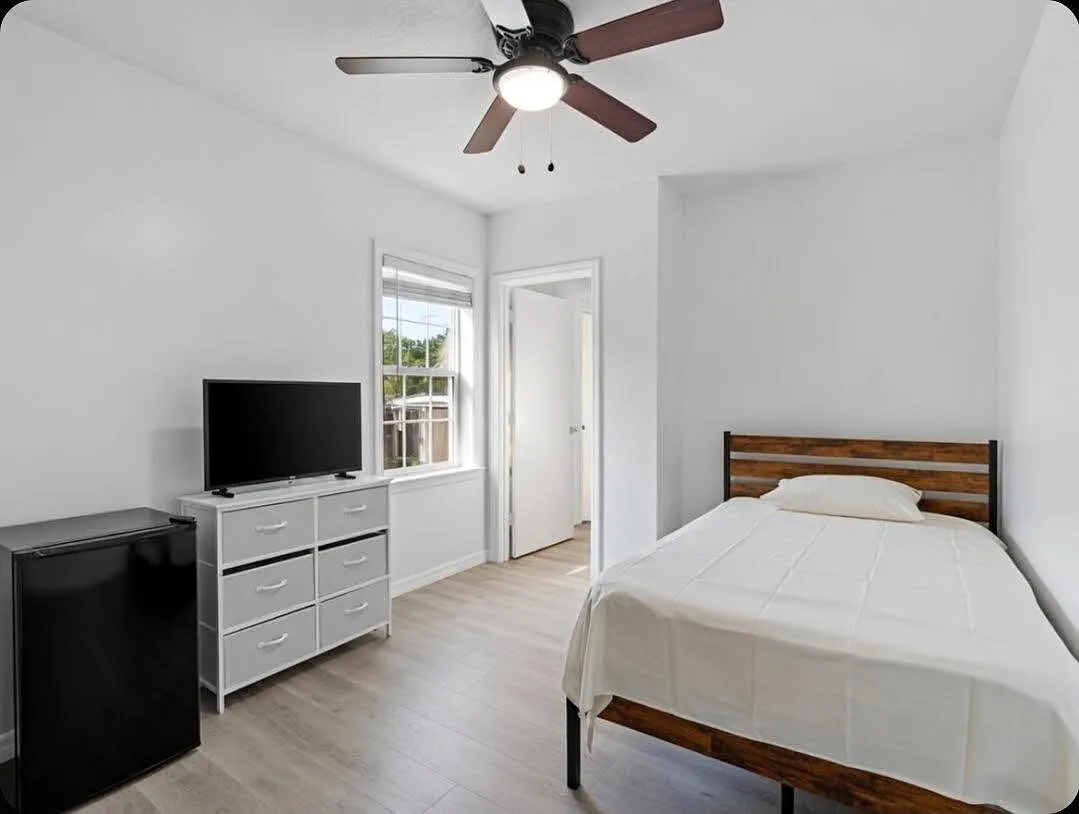 4 bed, 2.0 bath, 1300 sqft, $936 — Photo 1