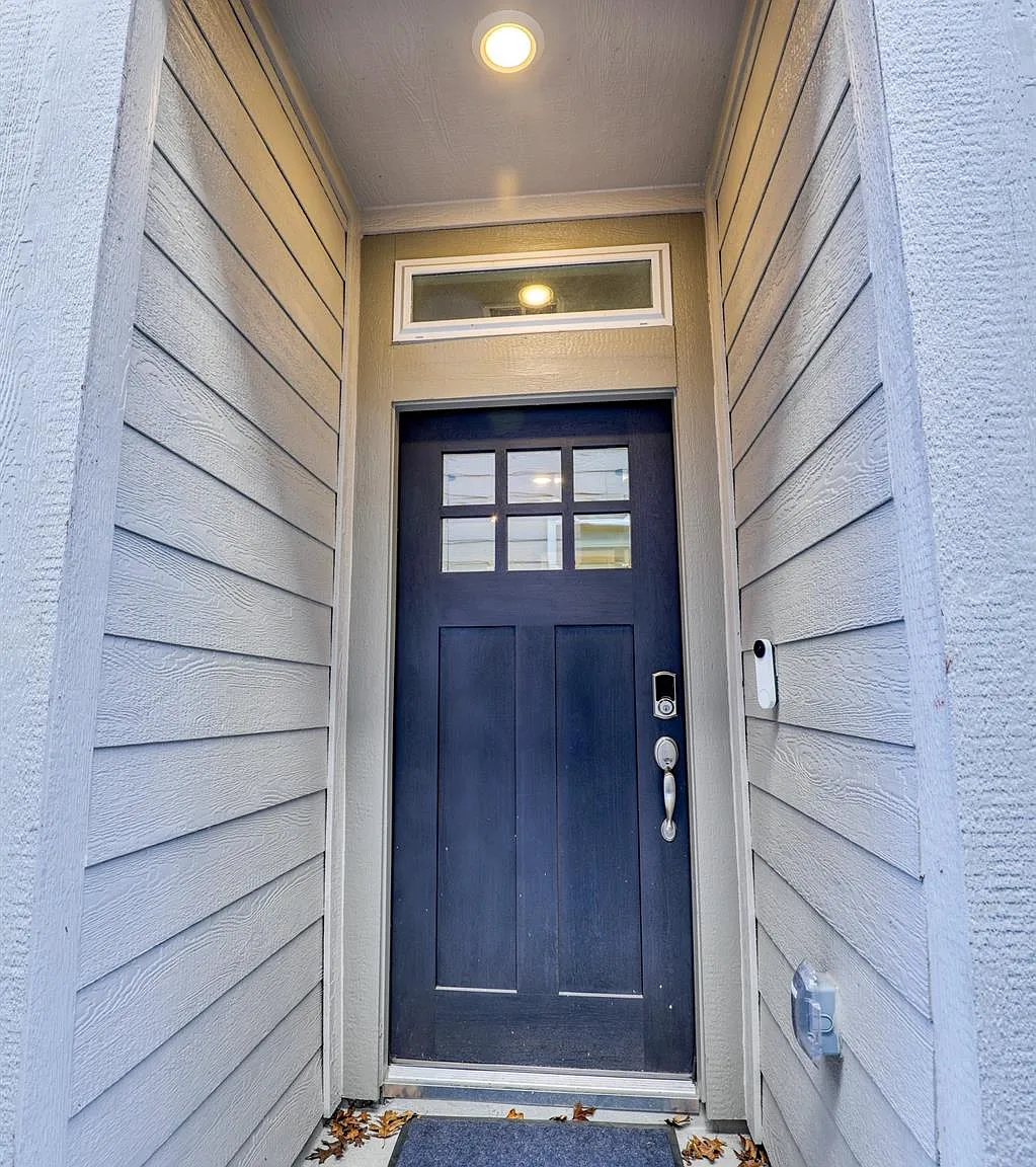 3 bed, 2.5 bath, 1703 sqft, $3,200 — Photo 3
