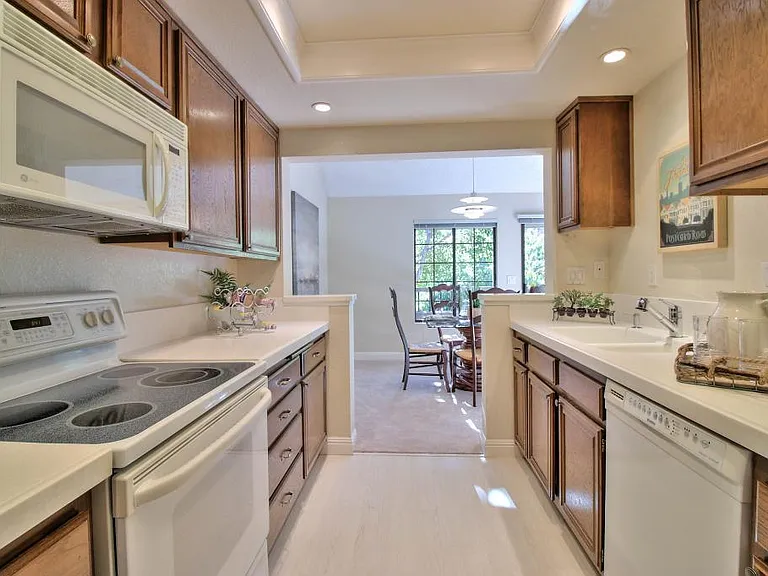 1886 Huxley Ct — Photo 6