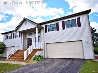 1173 Parklane Cir, Grand Blanc, MI 48439
