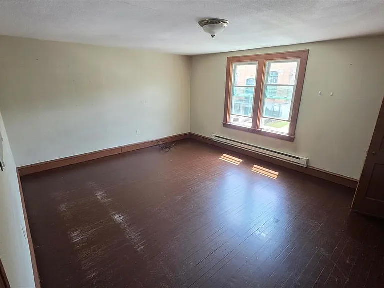 233 W Ridge St — Photo 8