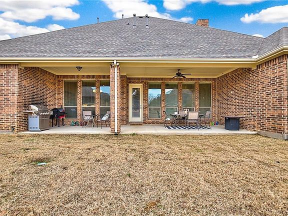 3rd image of 108 Woodview Ct