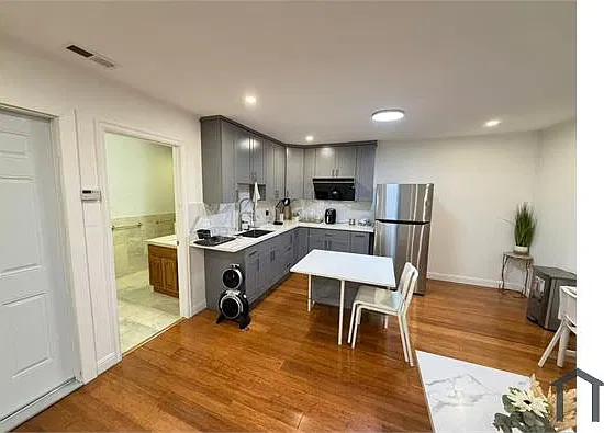 3 bed, 3544 sqft, $3,650 — Photo 2