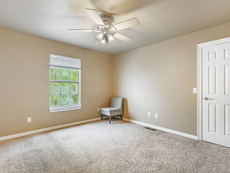 56 S Woodsprings Dr — Photo 10