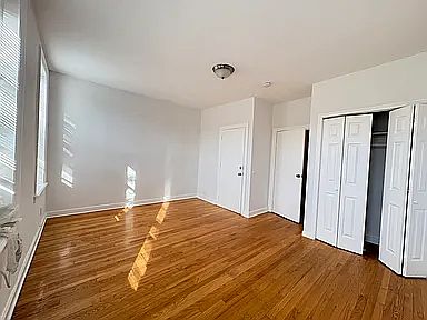 4th image of 400 Woodlawn Ave #0
