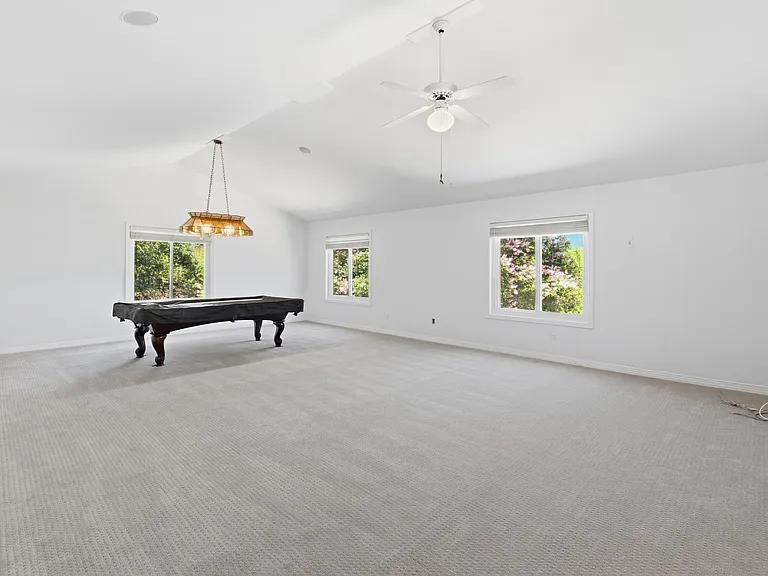 409 Beardsley Ln — Photo 21