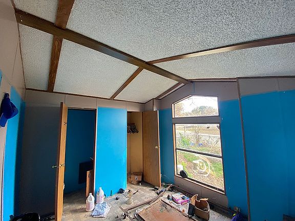 3rd image of 301 W Tarrant St