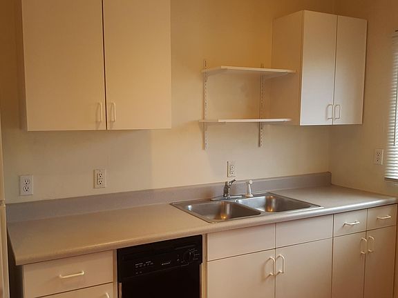 5th image of 3135 E Fairmount St