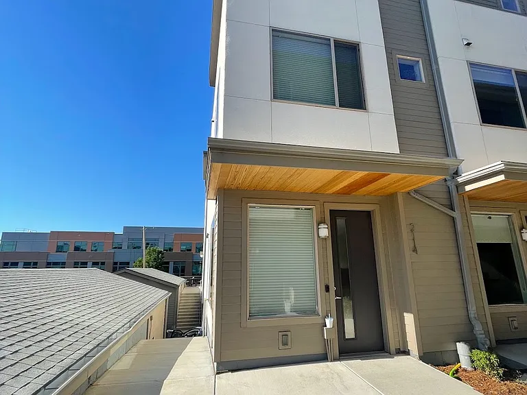 2114 N Decatur St — Photo 3
