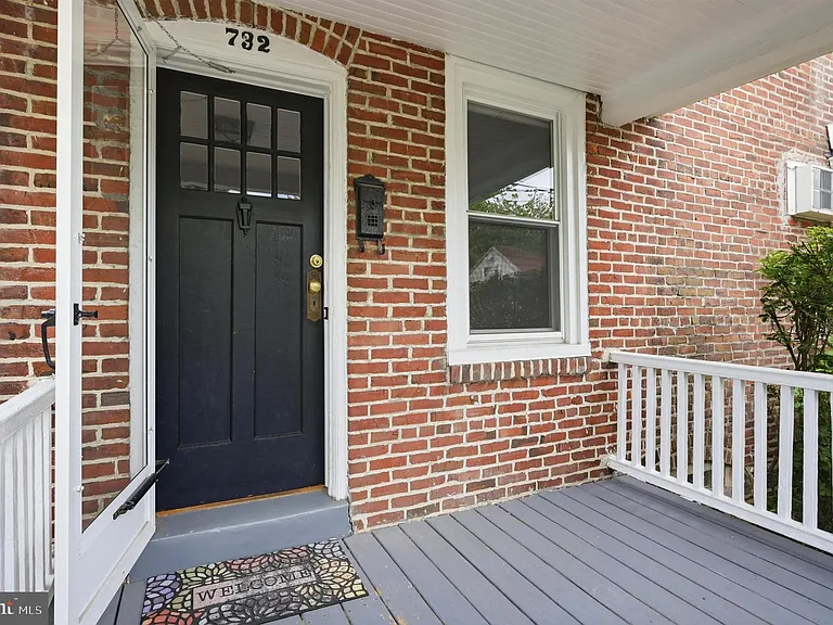 732 W Railroad Ave — Photo 3