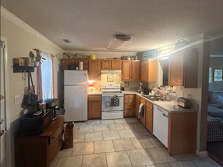 215 Hodgson Dr — Photo 2