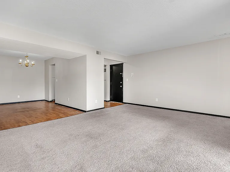 Camelot Place — Photo 39