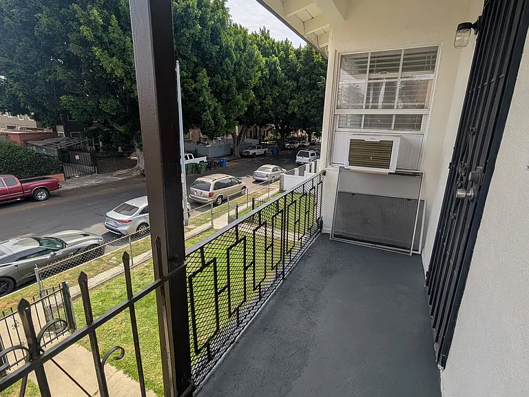 2901 Kenwood Ave #3 — Photo 7