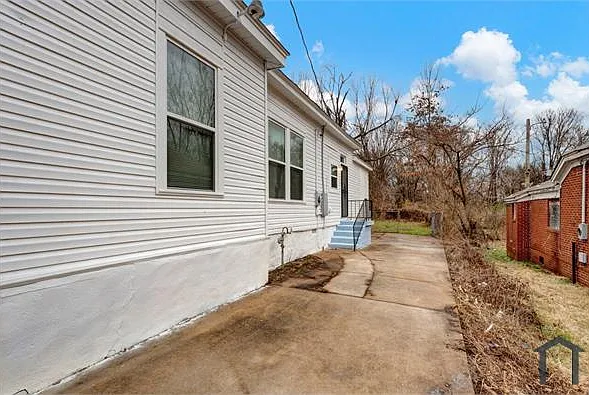 776 E McLemore Ave — Photo 8