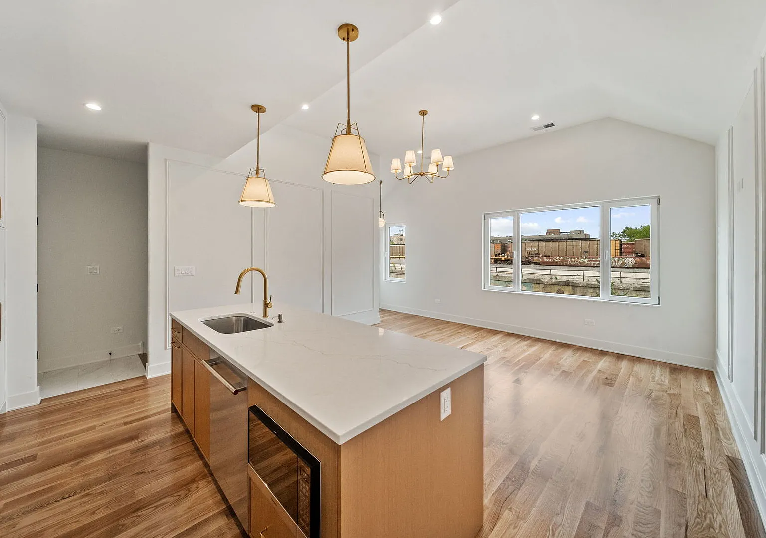 2 bed, 1000 sqft, $2,875 — Photo 3