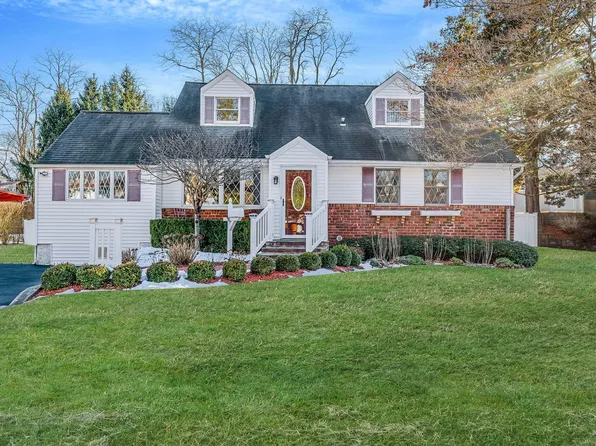 48 Ellen Place, Kings Park, NY 11754