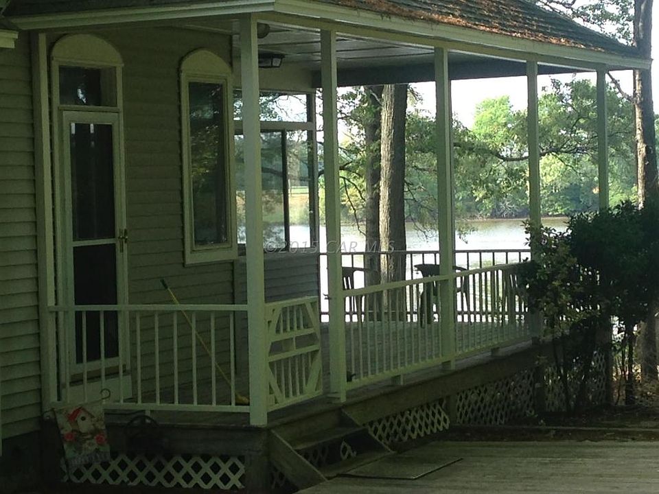 BEAUTIFUL RIVERFRONT HOME!