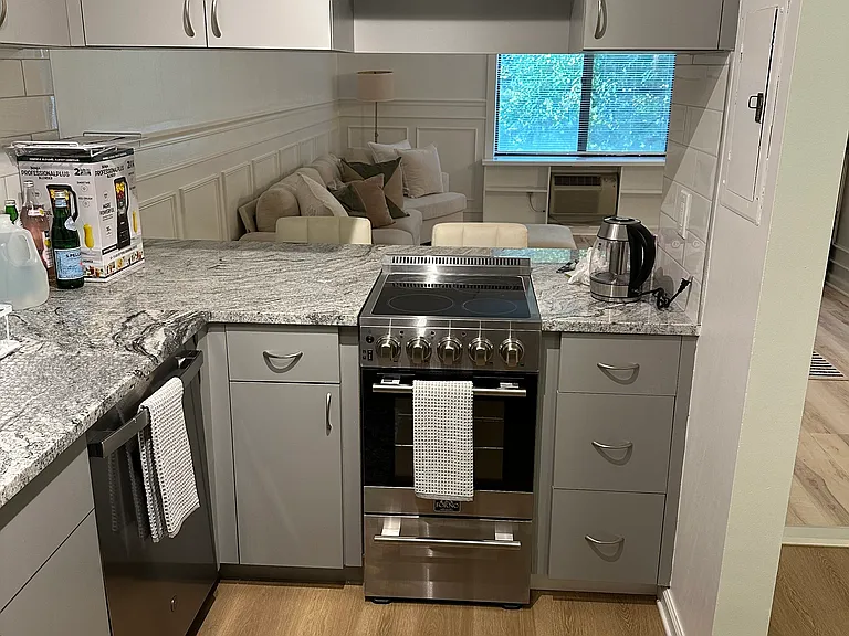 1535 E Putnam Ave — Photo 17