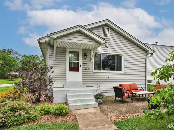 9723 Shuffle Dr, Saint Louis, MO 63123