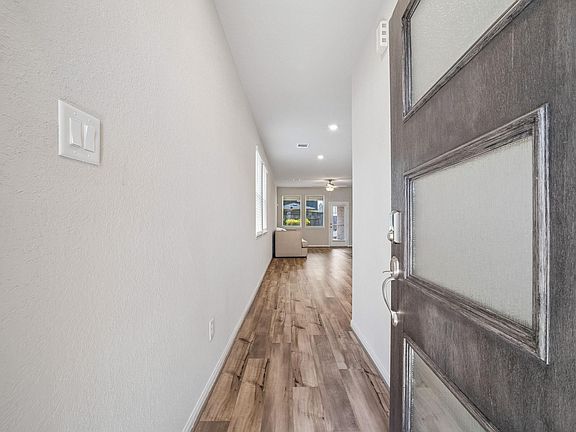4th image of 17458 Buckeye Br