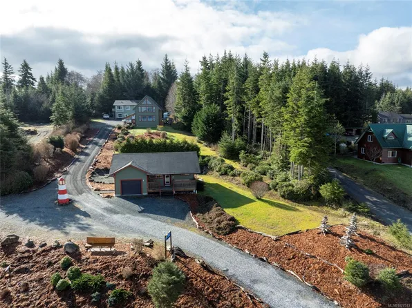 805 Lanqvist Rd, Mount Waddington, BC V0N 2R0