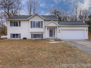 8892 S Mapleridge Dr, Howard City, MI 49329