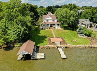 1812 N Riverside Dr, McHenry, IL 60050