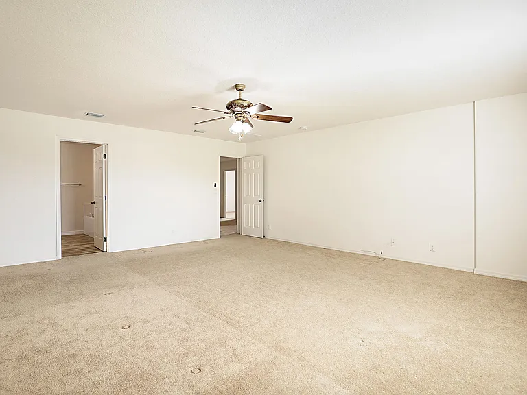 617 SE Karrigan Ter — Photo 30