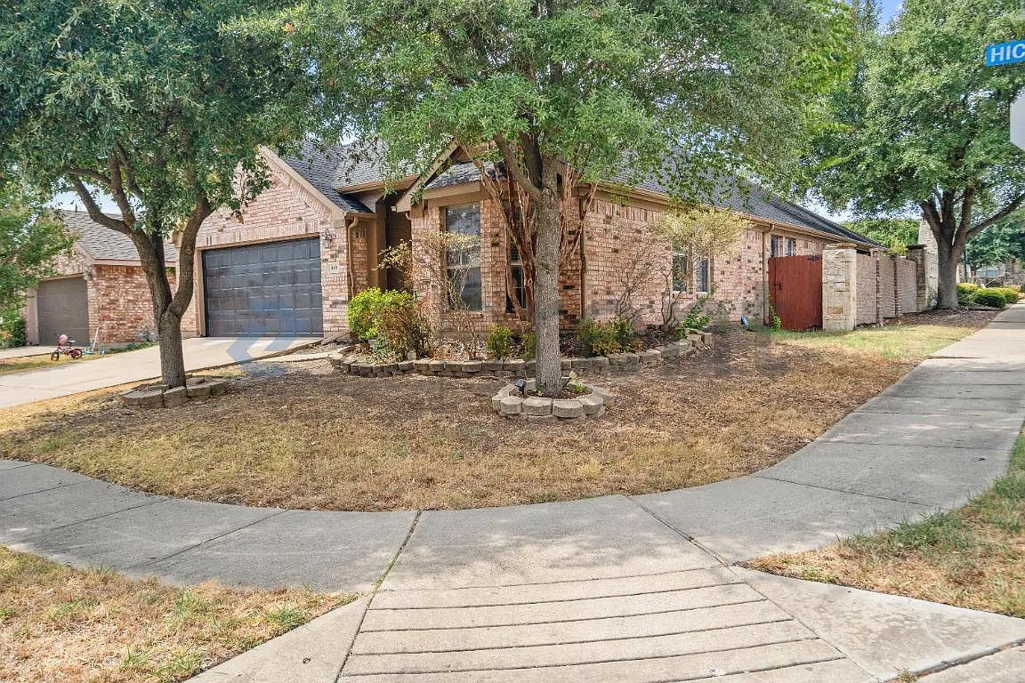 3 bed, 2112 sqft, $2,150 — Photo 3