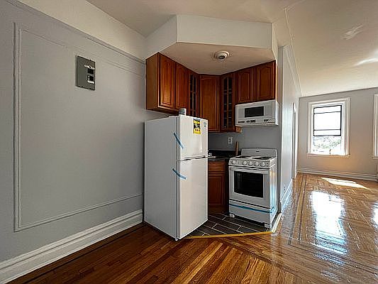 3rd image of 417 Ocean Ave APT F2
