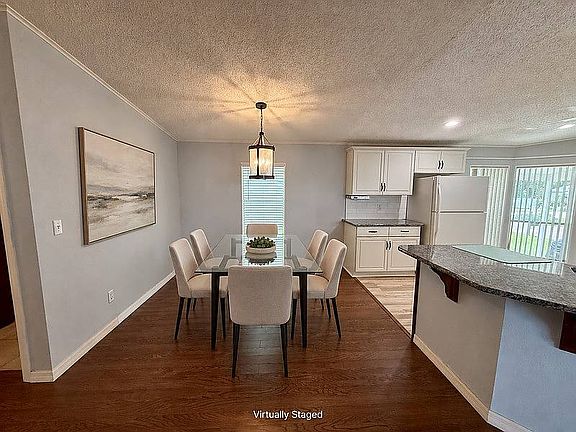 5th image of 304 Kingslake Dr