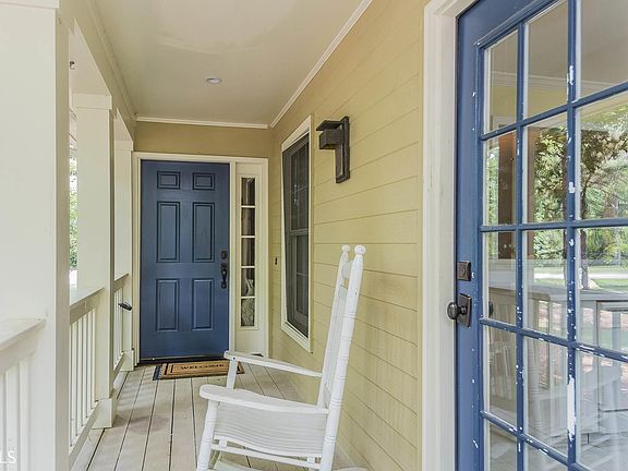 4th image of 1021 Rosemont Walk #B