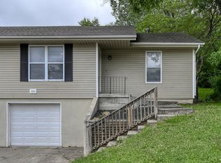 302 NW 62nd Ter, Kansas City, MO 64118