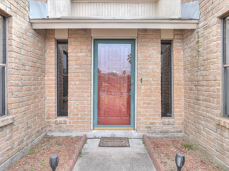 985 Crossbill St — Photo 2