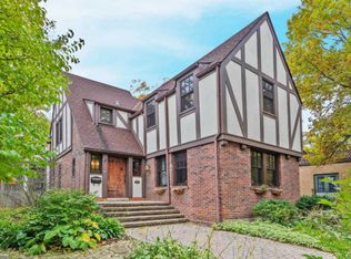 560 Taylor Ave, Glen Ellyn, IL 60137