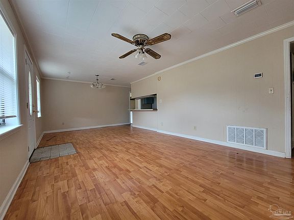 3rd image of 415 Rhoda St