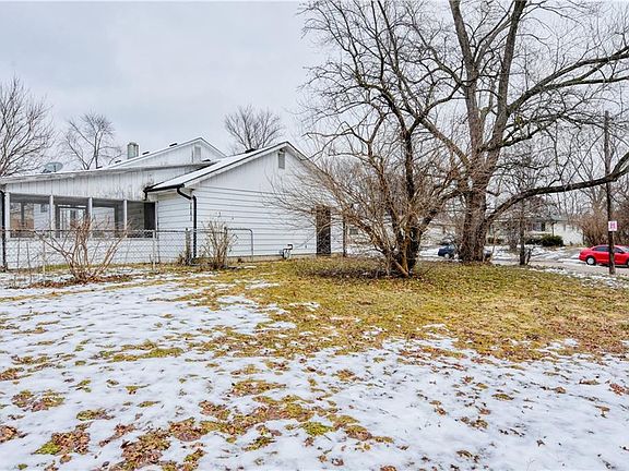 3rd image of 2426 Winfield Ave