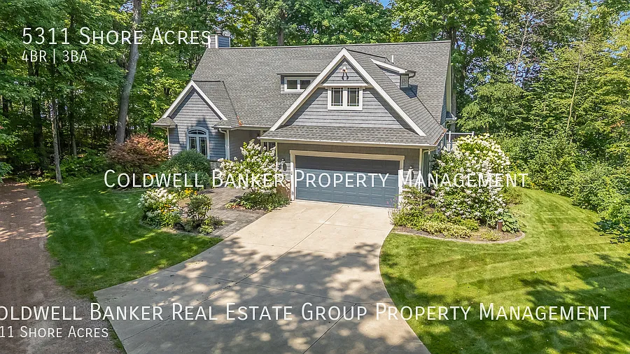 Luxury Home in Private Community — Photo 2
